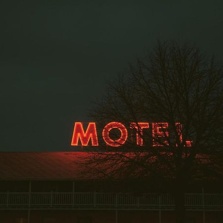 Circus Hostal بوتبوس المظهر الخارجي الصورة